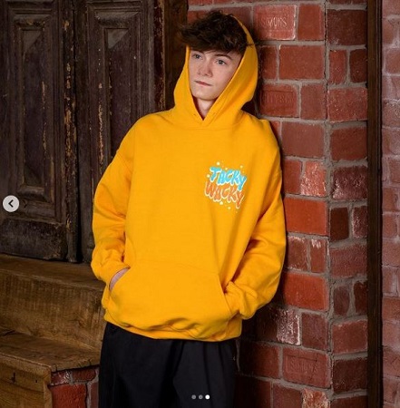 Tiko (YouTuber) Wiki | Height, Age, Girlfriend, Family, Biography & More 4 Tiko wiki.