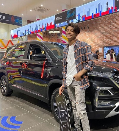 Who is Tushar Silawat? Wiki, Height, Age, Girlfriend, Family, Bio & More 18 Tushar Silawat owns a car