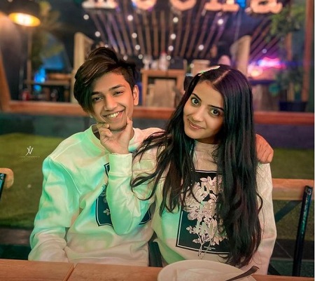 Who is Tushar Silawat? Wiki, Height, Age, Girlfriend, Family, Bio & More 20 Tushar Silawat with his girlfriend Aryanshi Sharma