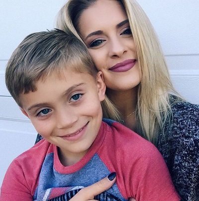Whitney Simmons Wiki, Height, Age, Husband, Family, Biography & More 12 Whitney Simmons with her brother Deacon