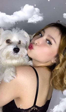 Yumi Garcia Wiki, Height, Age, Boyfriend, Family, Biography & More 16 Yumi Garcia with her pet dog