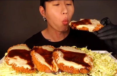 Zach Choi Wiki | Height, Age, Girlfriend, Family, Biography & More 9 Zach Choi while making video