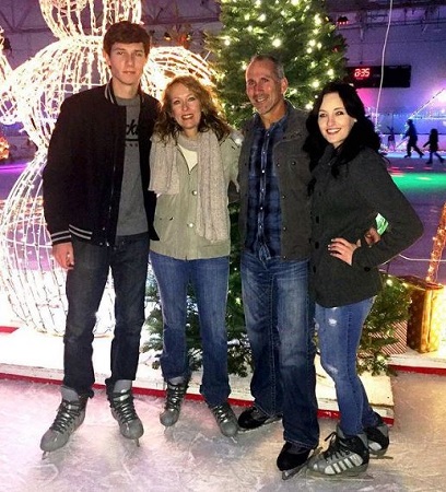 Zach Justice Wiki, Height, Age, Girlfriend, Family, Biography & More 6 Zach Justice with family