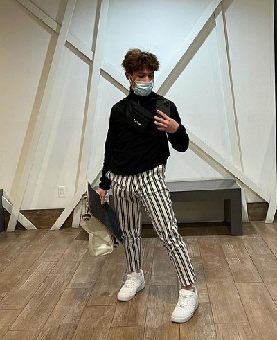 Zachary Smith (TikTok Star) Wiki, Height, Age, Girlfriend, Family, Biography & More 5 Zachary Smith Height & Weight