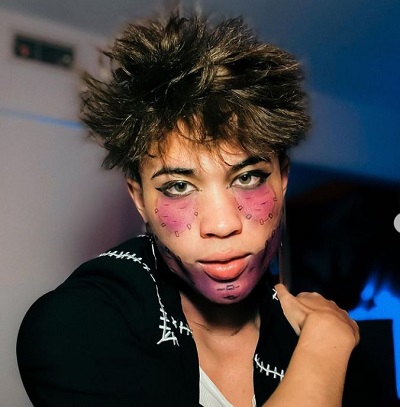 Zachary Smith (TikTok Star) Wiki, Height, Age, Girlfriend, Family, Biography & More 13 Zachary Smith likes to do makeup