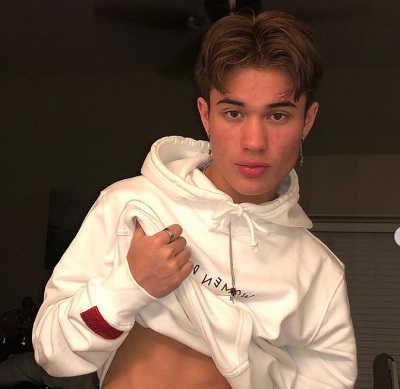 Zachary Smith (TikTok Star) Wiki, Height, Age, Girlfriend, Family, Biography & More 9 Zachary Smith while making videos