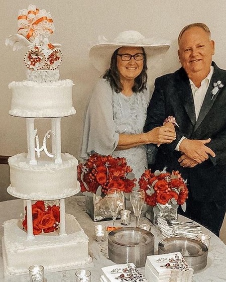 Who is Anna Duggar? Wiki, Age, Husband, Family, Biography & More 11 Anna Renee Duggar parents Suzette Keller and Michael E. Keller