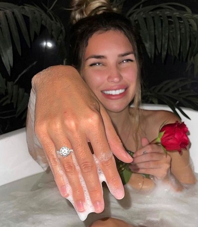 Elisabeth Rioux Wiki, Height, Age, Husband, Family, Biography & More 21 Elisabeth Rioux showing engagement ring