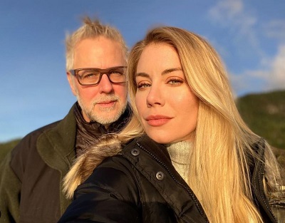 Who is Jennifer Holland? Wiki, Age, Husband, Height, Family, Bio & More 17 Jennifer Holland with her lover James Gunn