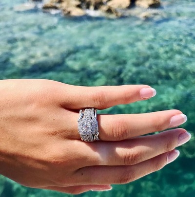 Keilah Kang Wiki, Height, Age, Boyfriend, Family, Biography & More 13 Keilah Kang showing engagement ring