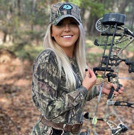 Sophie Swaney Wiki, Height, Age, Boyfriend, Family, Biography & More 19 Sophie Swaney entertains her followers by posting pictures related to fishing, guns, and trucks