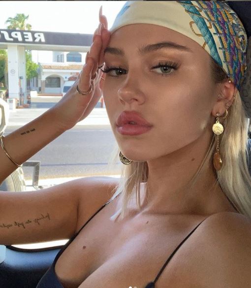 Delilah Belle Hamlin Wiki - Bio, Age, Height, Boyfriend, Parents, Ethnicity & More 4 Delilah Belle Hamlin inked tattoos on her arm and hand