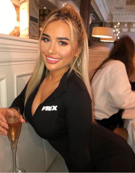 Who is Ellie Brown? Wiki, Biography, Age, Profession, Boyfriend, Family, Lifestyle, Height & More 7 Ellie Brown drinks sometimes