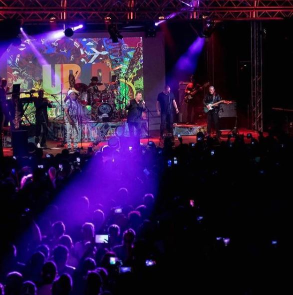 Who is Julie Campbell? Wiki, Biography, Family & Facts About Ali Campbell's Wife 9 Julie Campbell live show of her husband