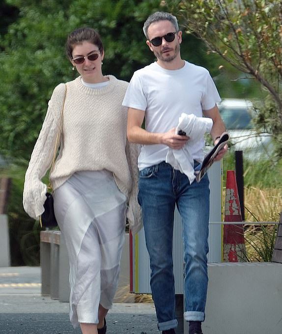 Who is Justin Warren? Wiki, Biography & Facts About Lorde's Boyfriend 3 Justin Warren with his girlfriend