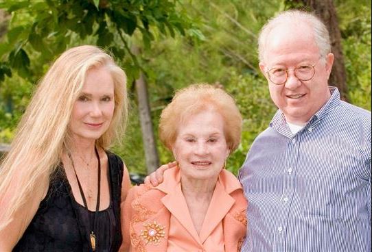 Who is Lauren Shulkind? Wiki, Biography & Facts About Tony Dow's wife 5 Lauren Shulkind with her family