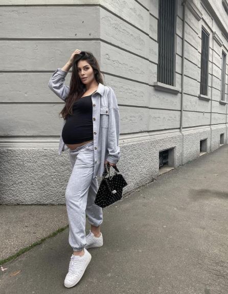 Who is Ludovica Valli? Wiki, Biography, Age, Boyfriend, Profession, Family, Lifestyle, Height & More 10 Ludovica during her photoshoot with her baby bump