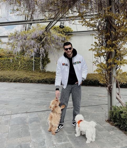Who is Marco Fantini? Wiki, Biography, Age, Profession, Wife, Parents, Lifestyle, Height & More 11 Marco Fantini with his dogs Olaf and Poppy