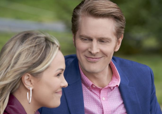 Who is Oliver Rice? Biography, Wiki, Age, Wife, Net worth, Movies, Family & More 9 Oliver Rice at the set of Chesapeake Shores TV series