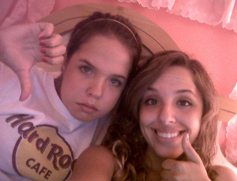 Who is Pam Nizio? Wiki, Biography & Facts About Sammy Guevara’s Girlfriend 4 Pam with her twin sister