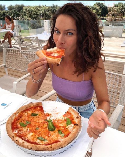 Paola Turani Wiki - Biography, Age, Profession, Husband, Family, Lifestyle, Height & More 13 Paola Turani favorite food is Pizza