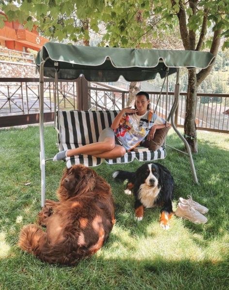 Paola Turani Wiki - Biography, Age, Profession, Husband, Family, Lifestyle, Height & More 10 Paola Turani with her dogs Nadine and Gnomo