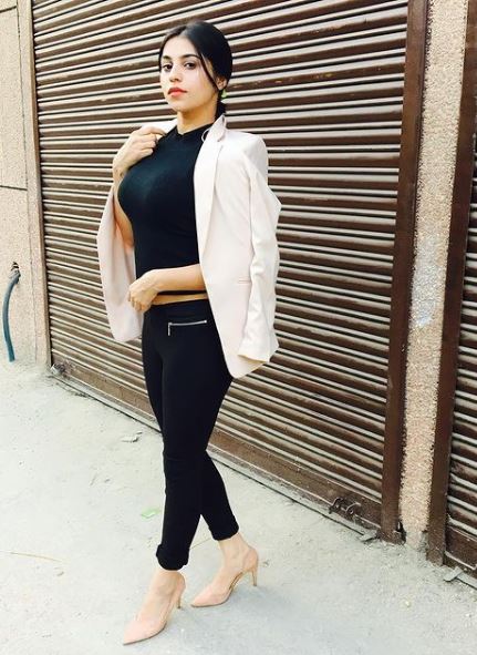Pria Beniwal (Harsh Beniwal's Sister) Wiki - Biography, Age, Boyfriend, Family, Career, Height & More 3 Pria Beniwal height