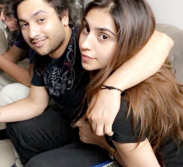 Pria Beniwal (Harsh Beniwal's Sister) Wiki - Biography, Age, Boyfriend, Family, Career, Height & More 6 Pria Beniwal with her brother