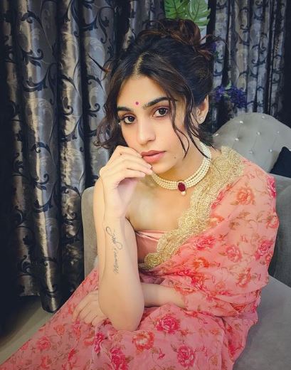 Pria Beniwal (Harsh Beniwal's Sister) Wiki - Biography, Age, Boyfriend, Family, Career, Height & More 4 Priya inked tattoos