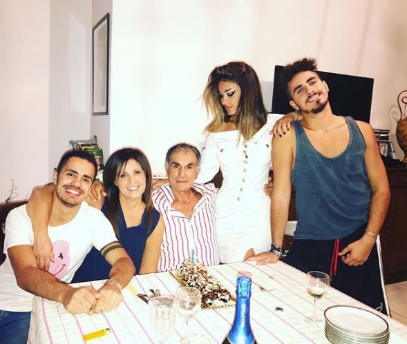 Who is Rosa Perrotta? Wiki, Biography, Age, Boyfriend, Profession, Family, Lifestyle, Height & More 4 Rosa Perrotta with her family