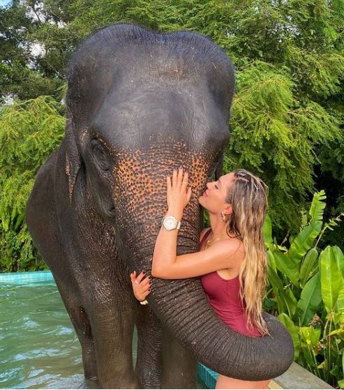 Who is Fernanda Gómez? Wiki, Biography, Net worth, Age, Husband, Family, Height & More 9 Fernanda Gómez did photo shoot with animals