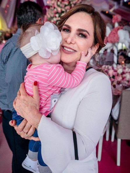 Who is Fernanda Gómez? Wiki, Biography, Net worth, Age, Husband, Family, Height & More 4 Fernanda Gómez s mother and daughter