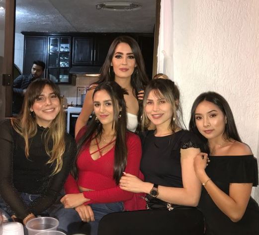 Who is Fernanda Gómez? Wiki, Biography, Net worth, Age, Husband, Family, Height & More 16 Fernanda Gómez with her friends
