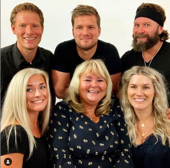 Who is Daniel Stisen? Wiki, Biography, Net worth, Age, Wife, Movies, Workout, Family, Height & More 3 Daniel Stisen with his family