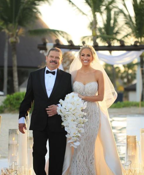 Who is Daniella Correa Rodriguez? Wiki, Biography & Facts About Carlos Correa's Wife 4 Daniella Correa with her father