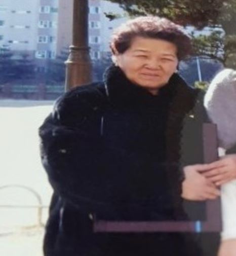 Who is Han So-hee? Biography, Wiki, Net worth, Age, Boyfriend, Parents, Height, Career & More 4 Han So-hee's grandmother