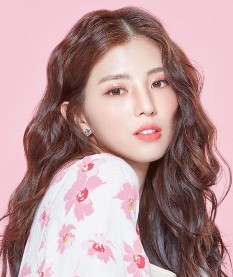 Who is Han So-hee? Biography, Wiki, Net worth, Age, Boyfriend, Parents, Height, Career & More 3 Han so-hee family
