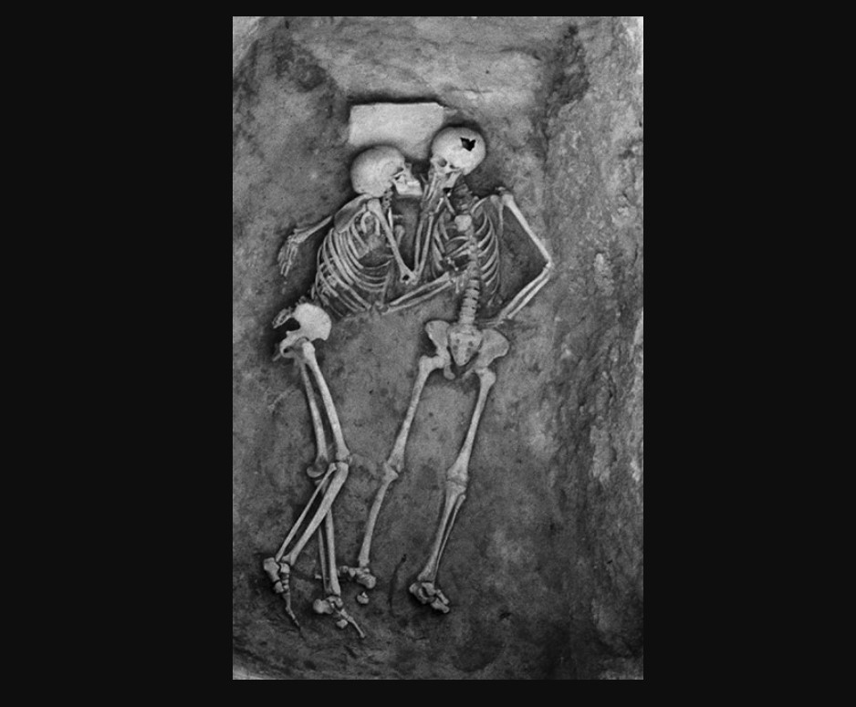 Hasanlu Lovers The Story Behind A 2800 Year Old Embrace