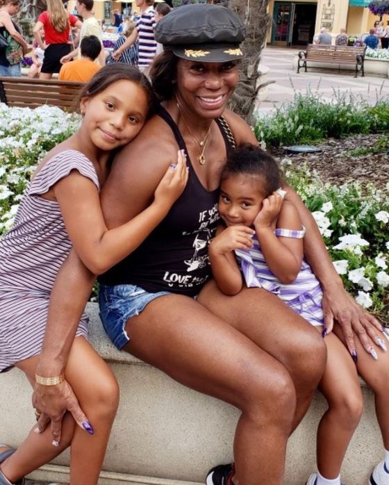 Jennifer Hernandez with her grand-daughters