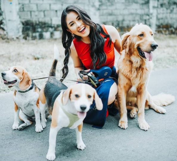 Who is Kisses Delavin? Biography, Wiki, Height, Weight, Age, Husband, Parents, Net worth & More 15 Kisses Delavin loves dogs