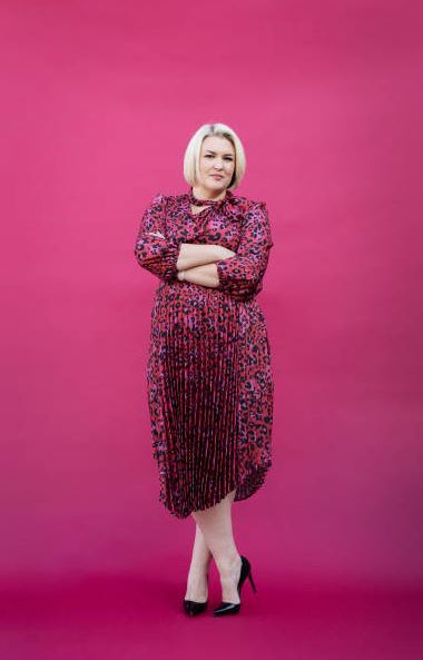 Who is Sara Davies? Biography, Wiki, Net worth, Husband, Age, Kids, Parents, Height, Weight & More 10 Sara Davies height