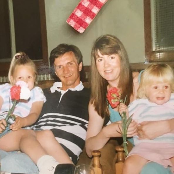 Who is Sara Davies? Biography, Wiki, Net worth, Husband, Age, Kids, Parents, Height, Weight & More 3 Sara Davies with her family