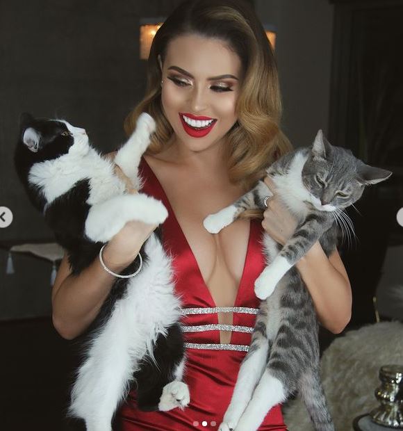 Who is Jade Marie? Wiki, Biography, Age, Net worth, Boyfriend, Family, Ethnicity, Height & More 12 Jade Marie with her two pet cats