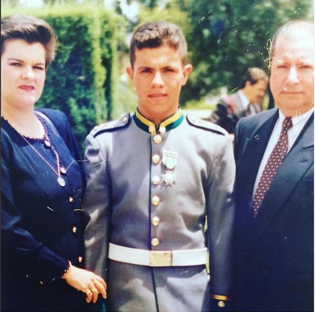Who is Piter Albeiro? Wiki, Biography, Net worth, Age, Wife, Family, Children, Height, Career & Facts 6 Piter Albeiro with his mother and father