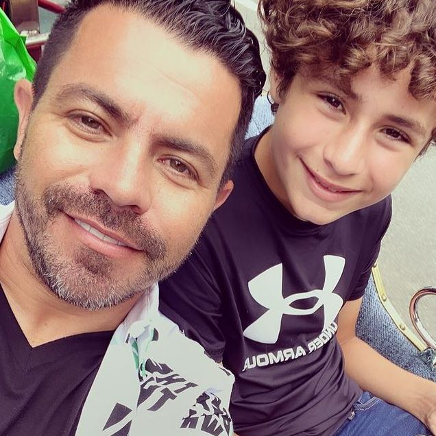 Who is Piter Albeiro? Wiki, Biography, Net worth, Age, Wife, Family, Children, Height, Career & Facts 9 Piter Albeiro with his son