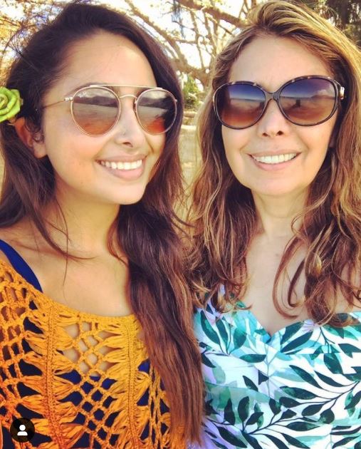 Who is Sahara Rose? Wiki, Biography, Net worth, Age, Husband, Family, Height, Career & More 3 Sahara Rose with her mother