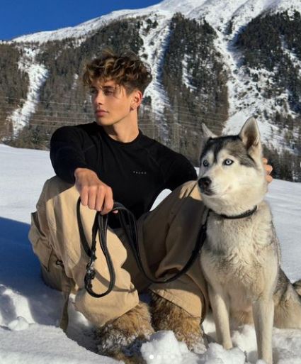 Bene Schulz Wiki, Age, Height, Net worth, Girlfriend, Family, Biography & More 4 Bene with his dog