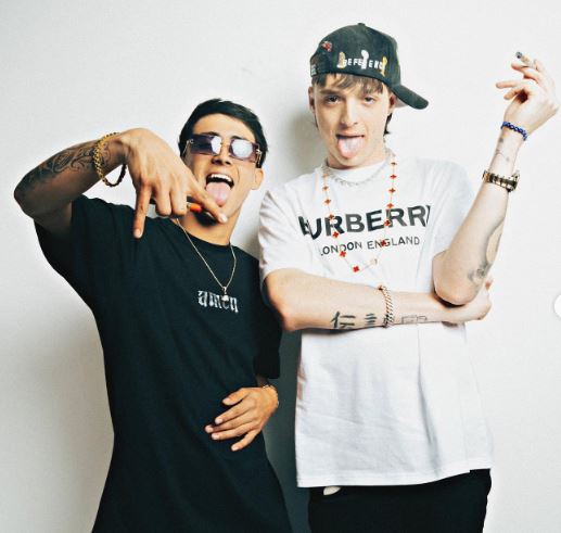 Who is Peso Pluma? Wiki, Age, Girlfriend, Real Name, Parents, Height, Net worth & More 2 Peso with his friend
