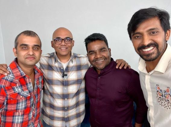 Venu Yeldandi Wiki, Biography, Age, Wife, Net Worth, Family, Caste, Height & More 9 Venu with his friends
