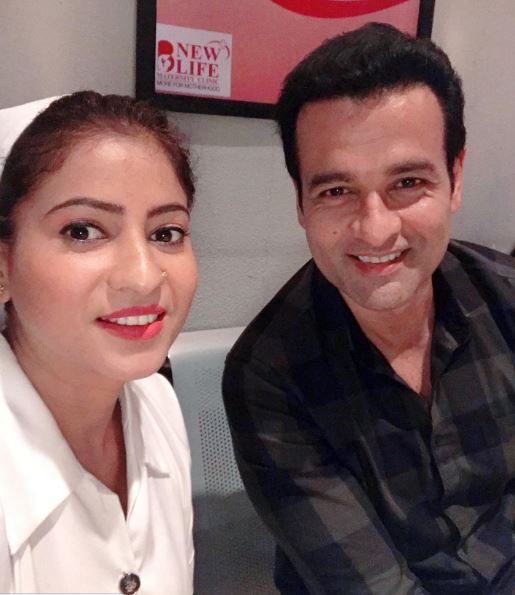 Who is Aarti Mittal? Wiki, Biography, Age, Boyfriend, Family, Height, Serial & More 7 Aarti with co-actor Rohit Roy